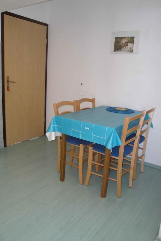 Apartments Marica Трогир Стая снимка